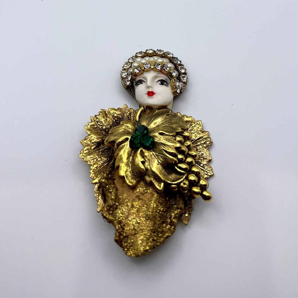Vintage Art Nouveau Woman Brooch Pin Gold Tone Porcelain‎ Face Grapes Rhinestone